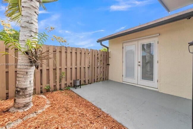 Building Photo - 1499 Yellowthroat St