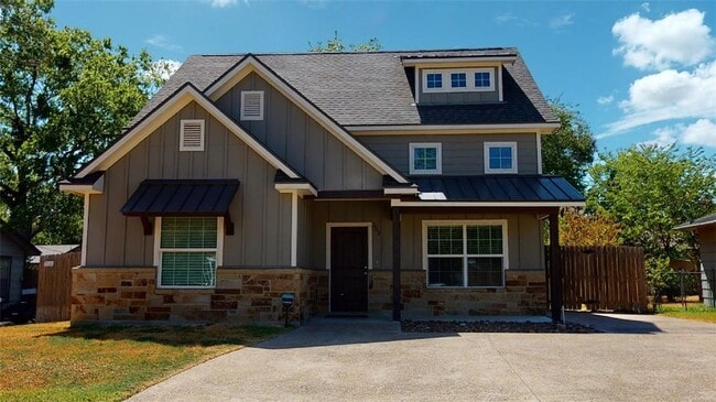 Primary Photo - 302 Gilchrist Ave