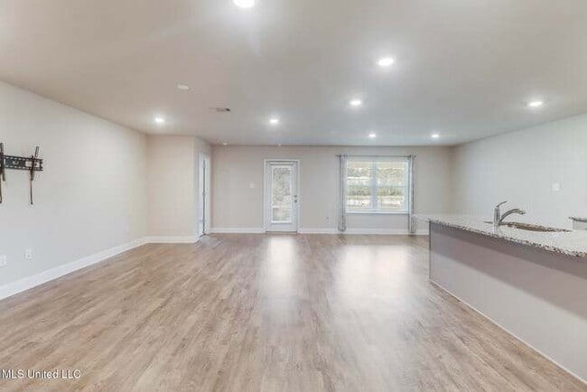 Building Photo - 6487 Eastland Cir