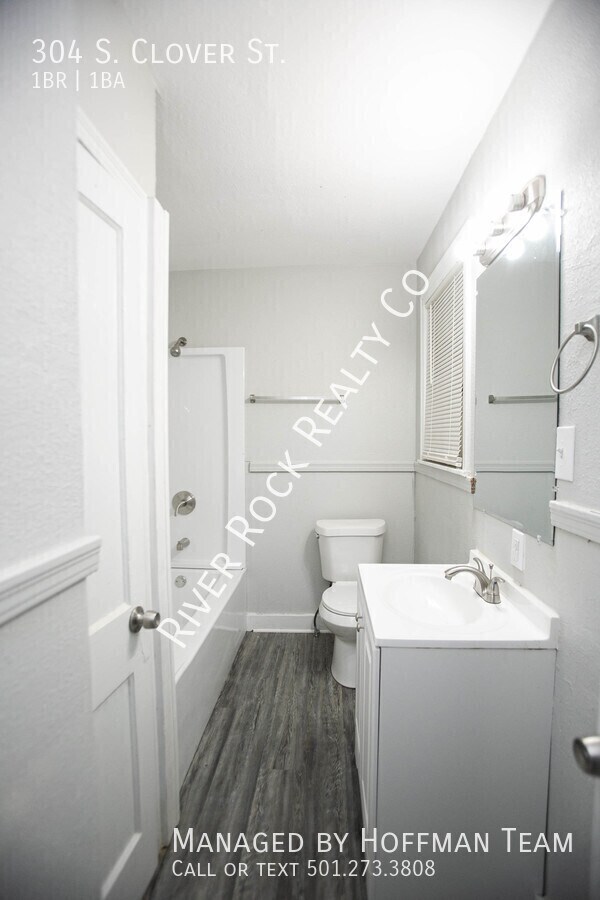 Building Photo - 304 S Clover St