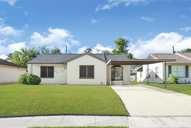 Primary Photo - 3626 Yosemite St