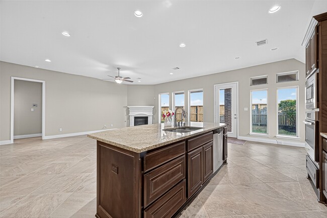Building Photo - 28015 Castle Park Ln