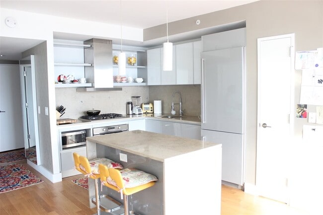 Building Photo - 77 Hudson St