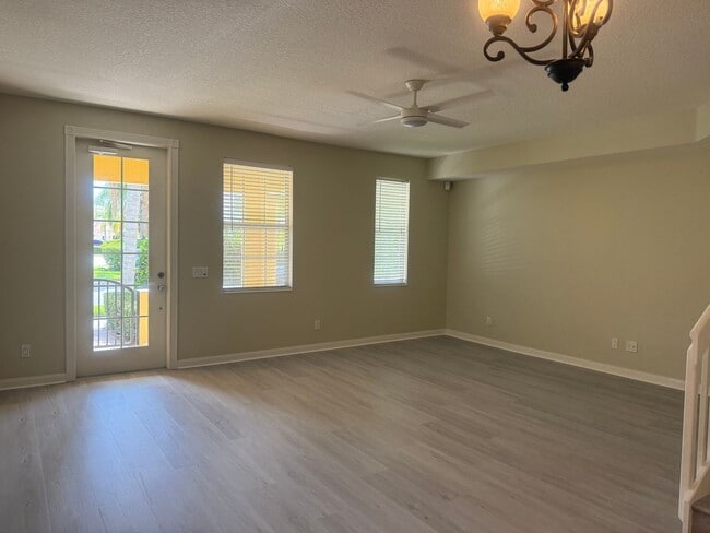 Building Photo - 1603 Napoli Dr W