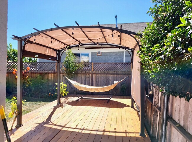 Building Photo - 5715 Genoa St