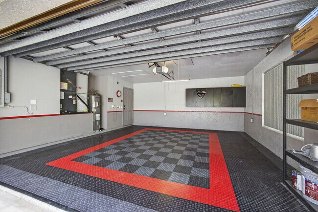 Building Photo - 11646 63rd Ln N