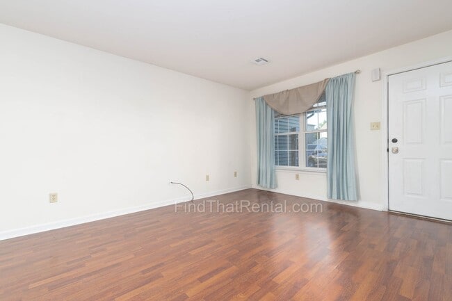 Building Photo - AVAILABLE IMMEDIATELY! Modern Home with 1st Floor Master, Garage, Walk-in Closets, and 2nd floor ...