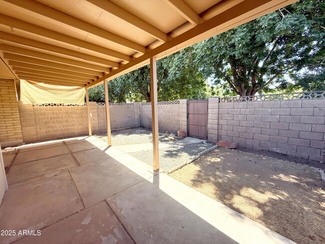 Building Photo - 5554 N 10th St