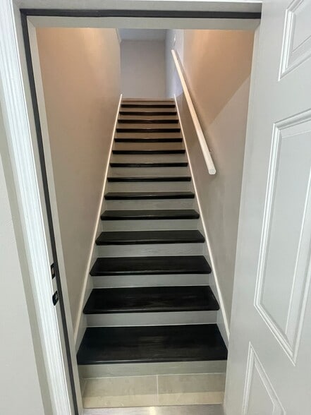 Wooden staircase - 13308 Phoenix Dr