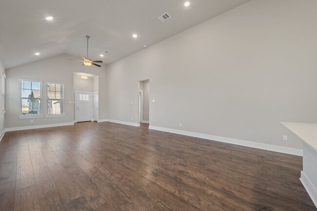 Building Photo - 217 Pinnacle Ln