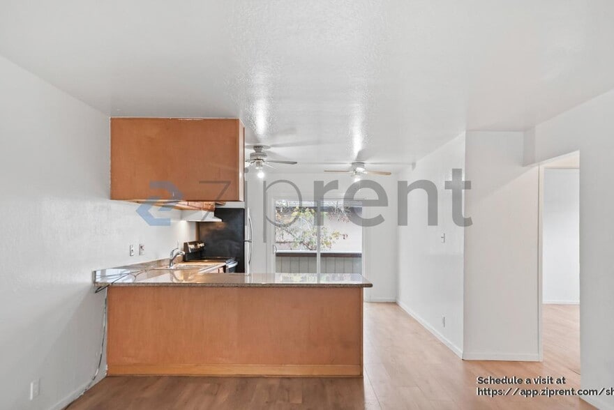 Building Photo - 27070 Manon Ave