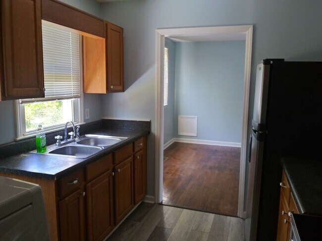 Building Photo - Look No Further!