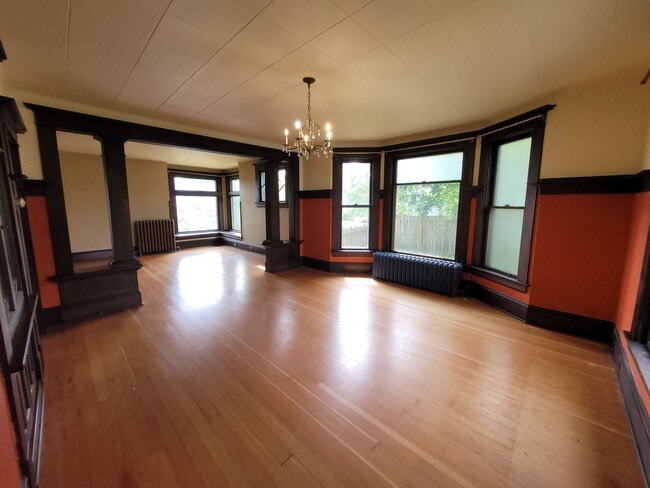 Building Photo - Charming Home in the York Neighborhood