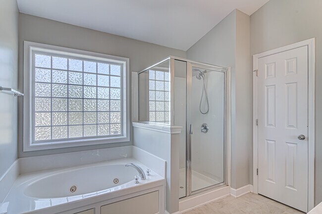 Building Photo - 4612 Dry Creek Ct