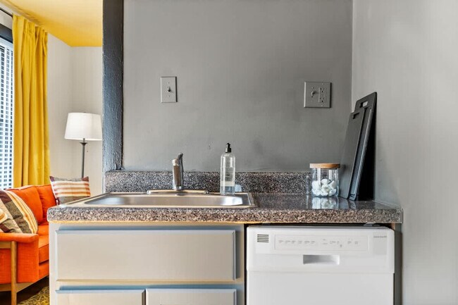 Building Photo - 3545 N Janssen Ave