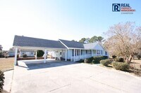 Building Photo - Spacious 3 BD/2.5 BA Home w/New Flooring and Fresh Paint