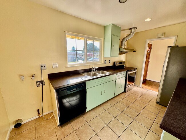 Building Photo - 4367 Nelson Dr