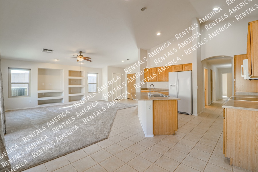 Building Photo - 10464 E Jan Cir