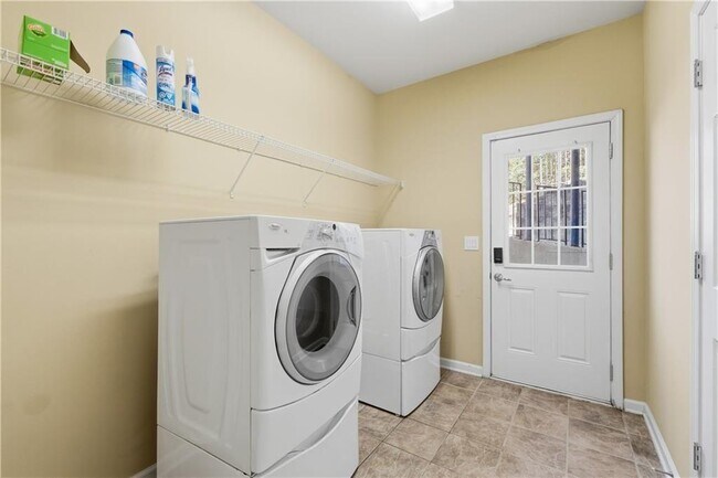 Building Photo - 2117 Wylmoor Way