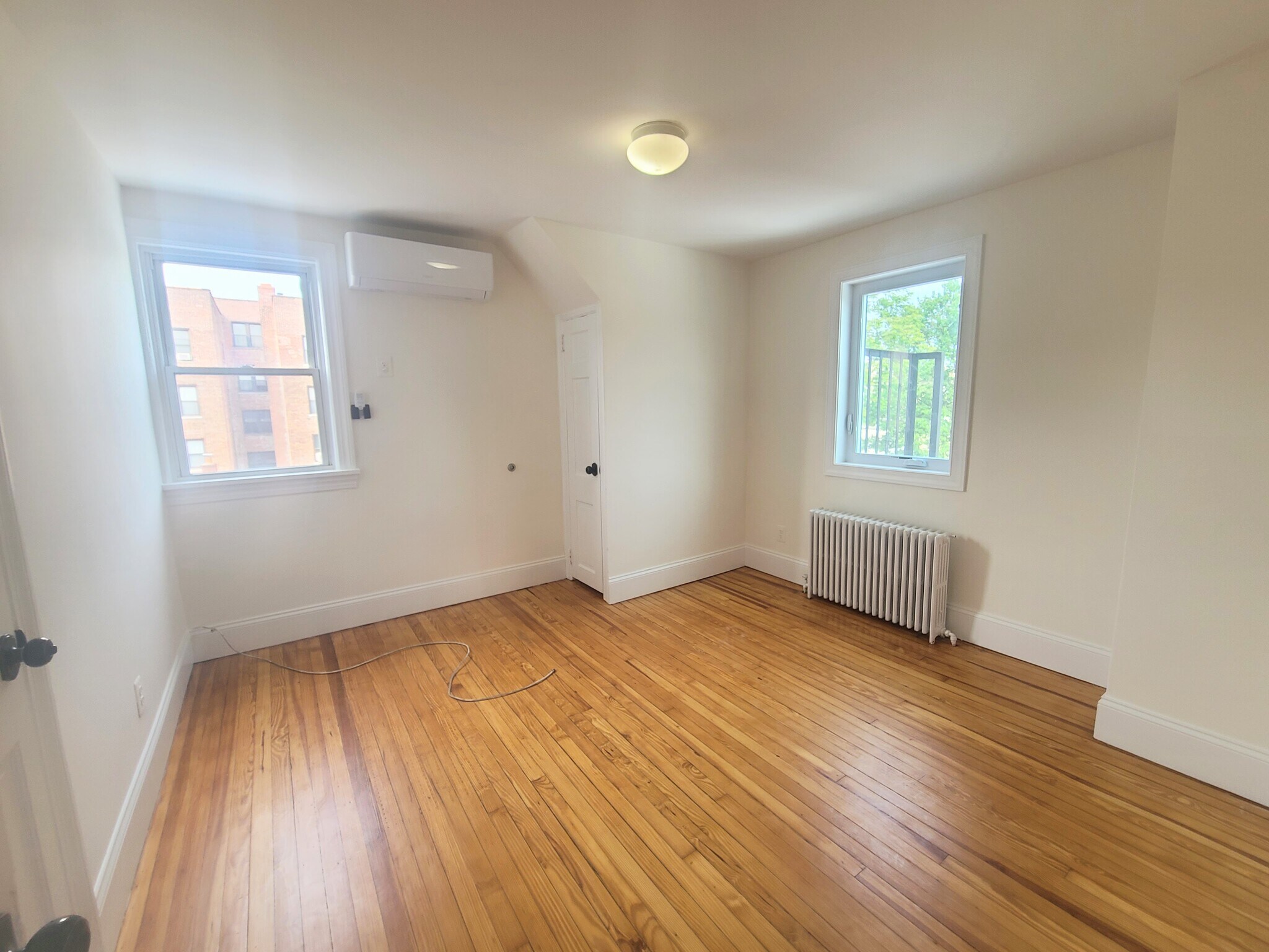 2nd bed view/ 2 closets - 35 Pangborn Pl
