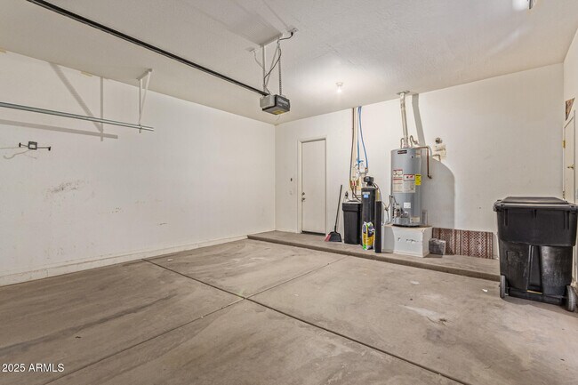 Building Photo - 4978 E Karsten Dr