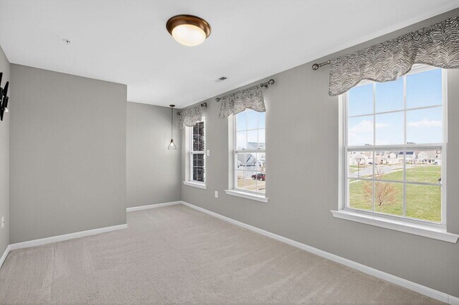 Building Photo - 41309 Chestnut Hill St