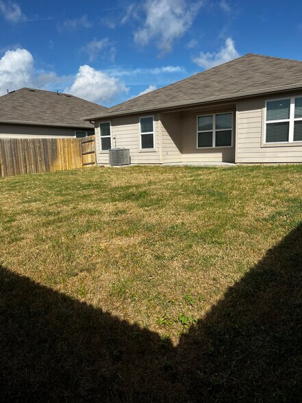 Building Photo - 5725 Shanjia Dr