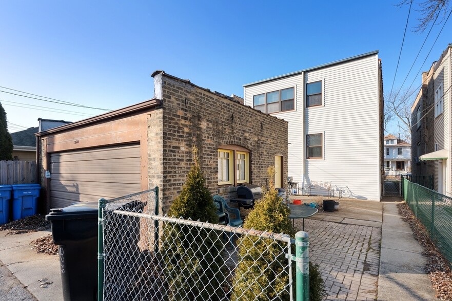 Building Photo - 3739 N Lawndale Ave