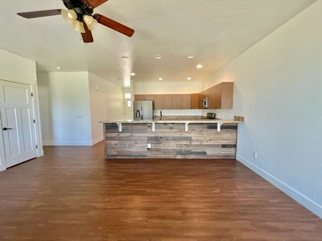 Building Photo - Beautiful 3BR/2BA Townhome Near Lake Pagosa – $2,100/month