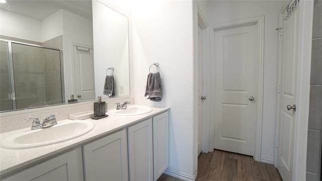 Building Photo - 733 Alden Dr