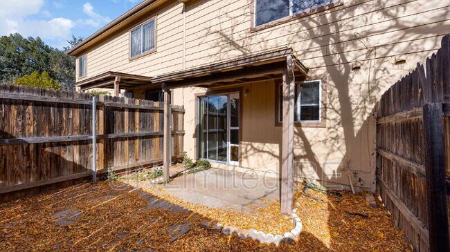 Building Photo - 1637 Canada Crescent