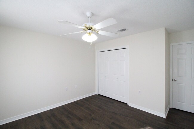 Building Photo - Updated 2-Bedroom, 2-Bath Townhome with Pr...