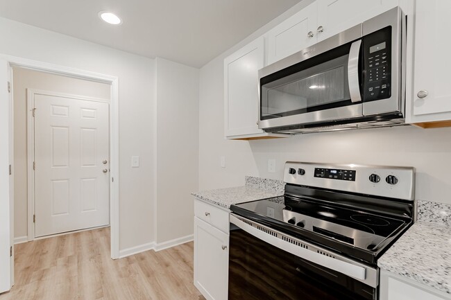 Building Photo - Like-New 4 Bedroom Home in Boulder Ridge –...