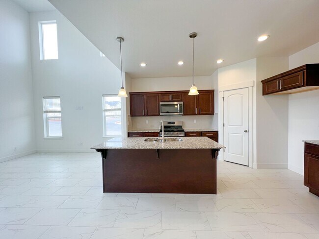 Building Photo - New Townhome