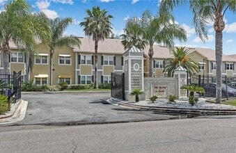 Building Photo - I-6 Palms of Amelia