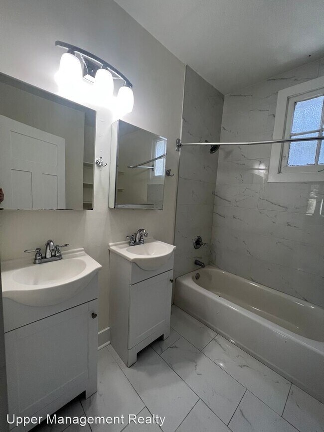 Building Photo - 4 br, 2 bath Apartment - 1531 - 1533 Lower...
