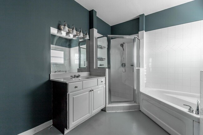 Building Photo - 6105 Regency Ct