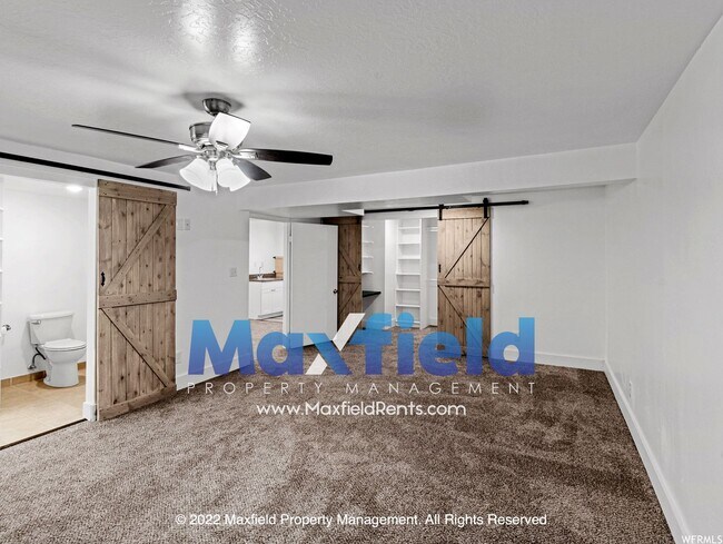 Building Photo - Sandy Rambler 4 BD 3.5 BA 2 GAR Home locat...