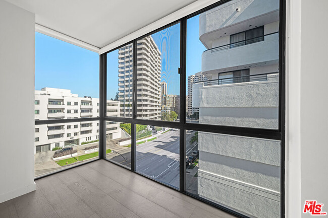 Building Photo - 10660 Wilshire Blvd