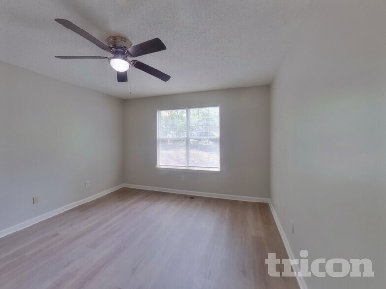 Building Photo - 105 Old Stone Rd