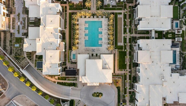 Building Photo - 6587 N Palmeraie Blvd