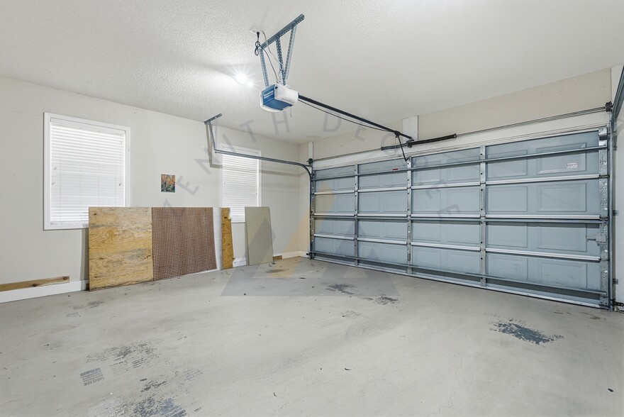 Building Photo - 245 Club Gate