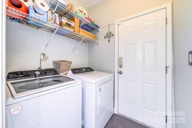Building Photo - 18524 Mizzenmast Ave