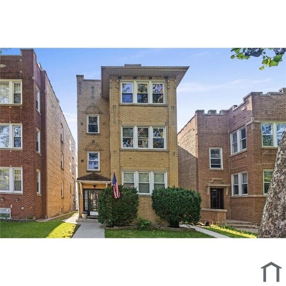 Building Photo - 5639 N Artesian Ave