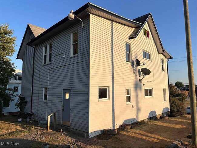 Building Photo - 317 12th St NE