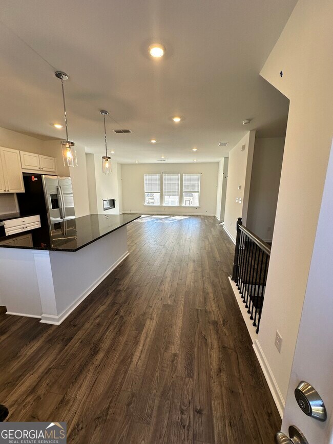 Building Photo - 5772 Plaza Dr SE