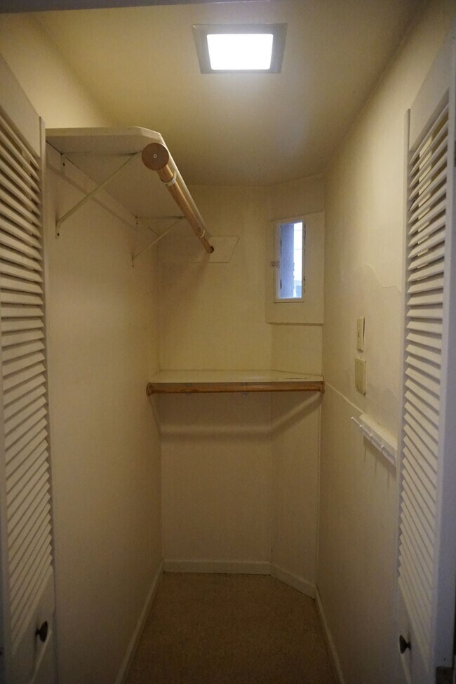 Building Photo - 1127B Cole St