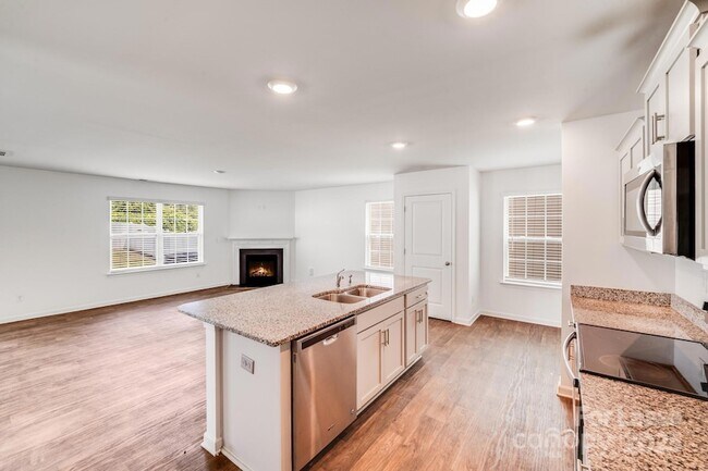 Building Photo - 3255 Winesap Dr