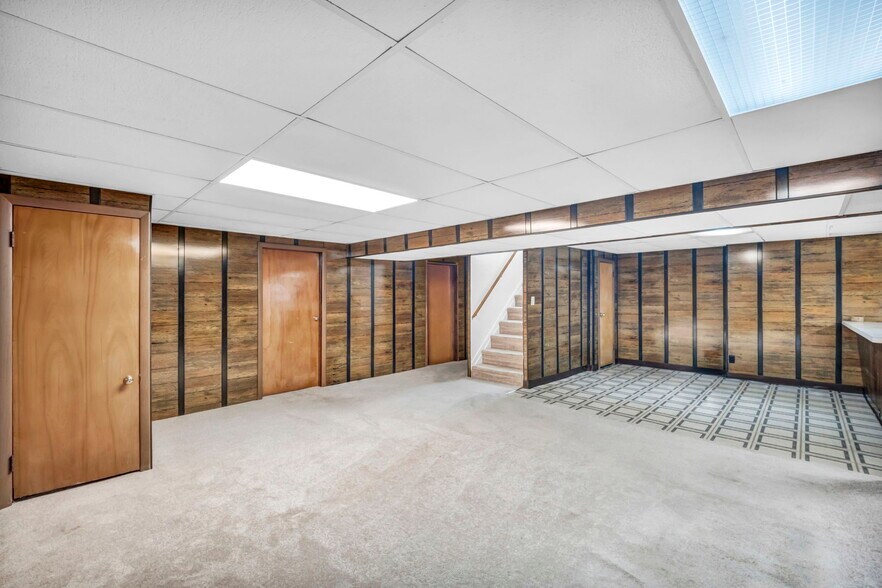 Building Photo - 248 Gladys Dr