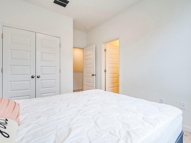 Building Photo - 7904 Mandela Bend